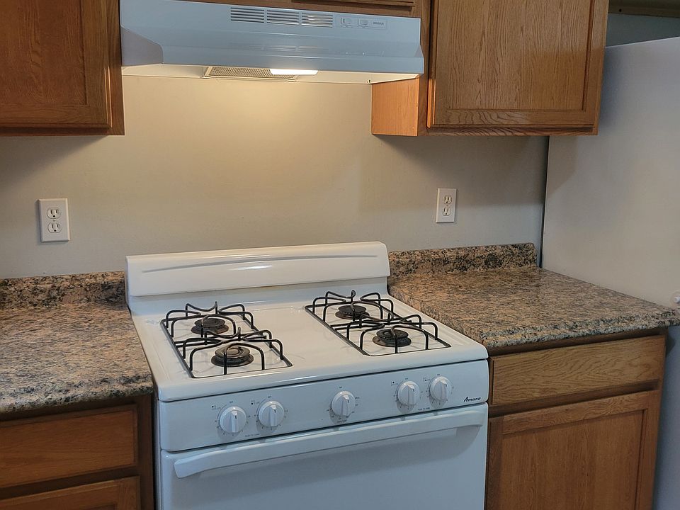 2nd image of 324 Kent Ave