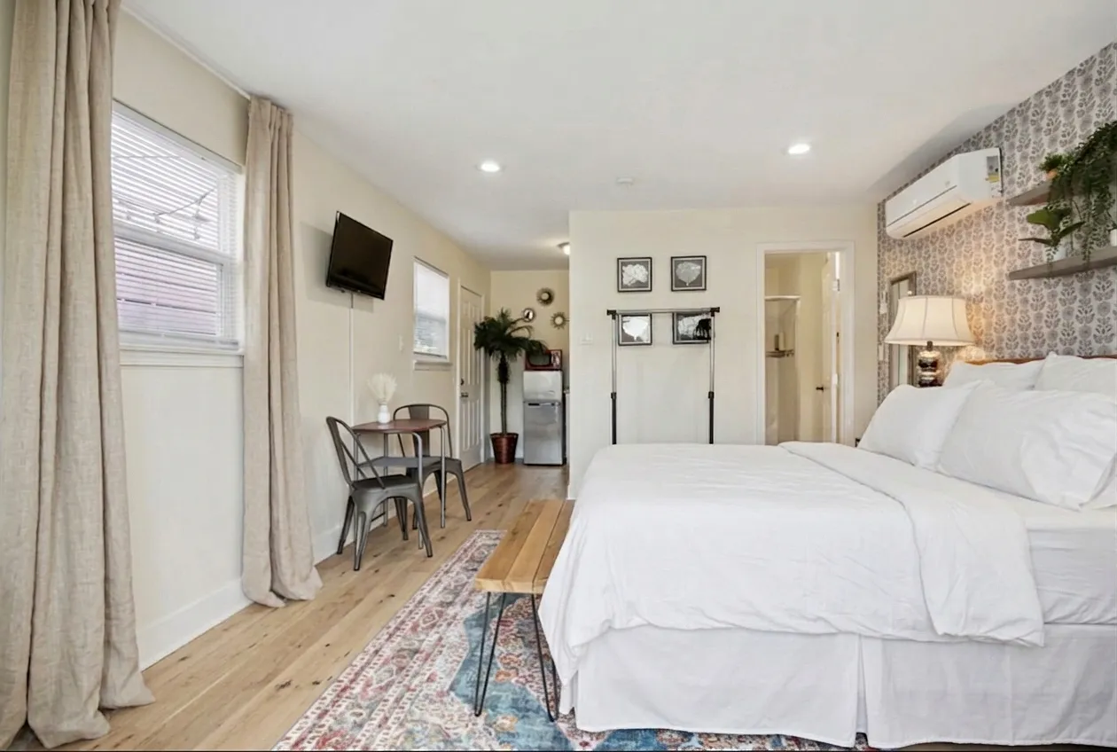 Studio, $1,800 — Photo 2