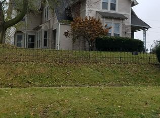 2714 N 2nd St, Clinton, IA 52732