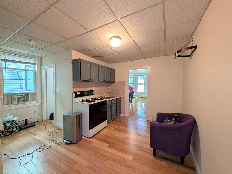 379 Windsor St #1 — Photo 6