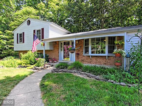 2nd image of 2900 Woodfern Ct