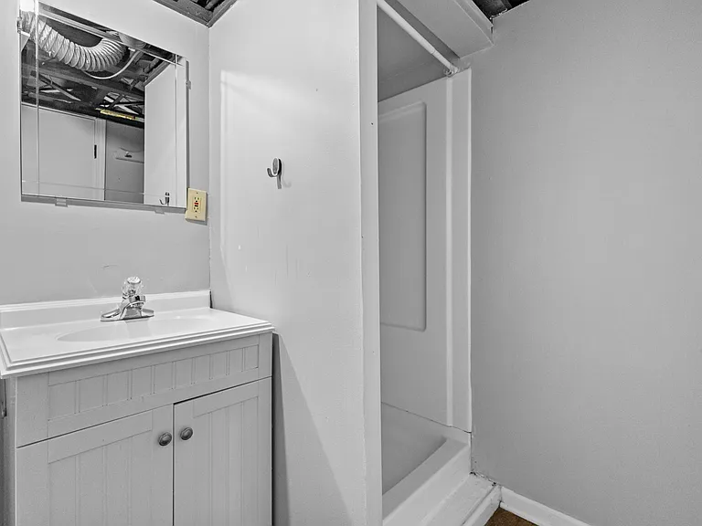 21328 Audette St — Photo 33