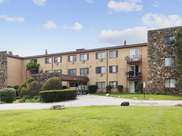 725 W Dempster St APT 110, Des Plaines, IL 60016