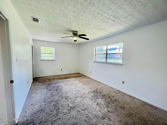 3rd image of 114 Deanna St
