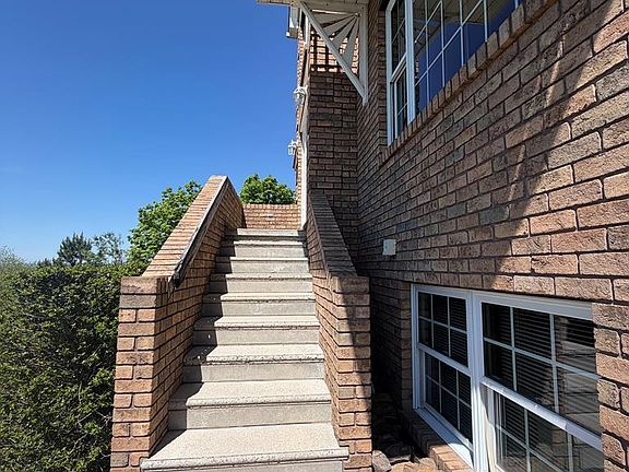5th image of 460 Old Farm Ln