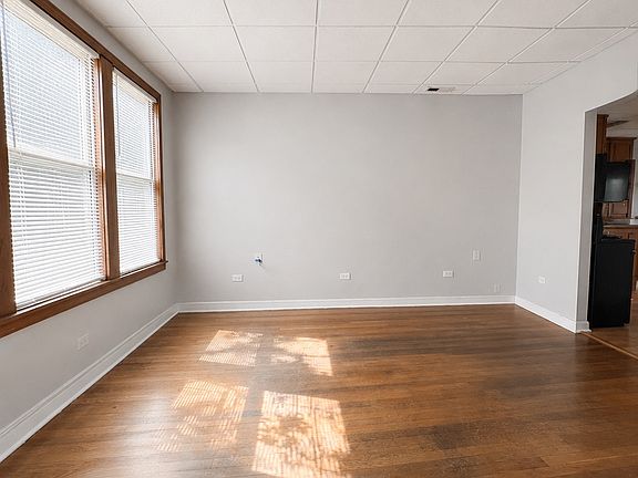 3rd image of 3108 N Saint Louis Ave #2