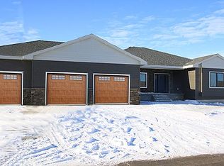 405 Doris Ct, Mitchell, SD 57301