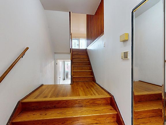 3rd image of 2731 S Michigan Ave