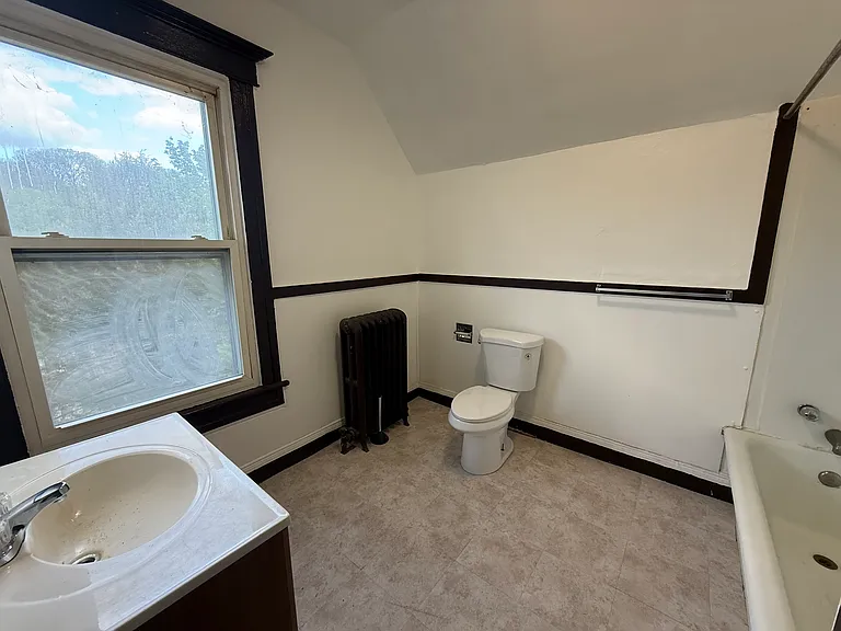 28 Center St #3 — Photo 6