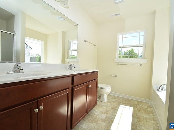 5th image of 97 Richardson Dr