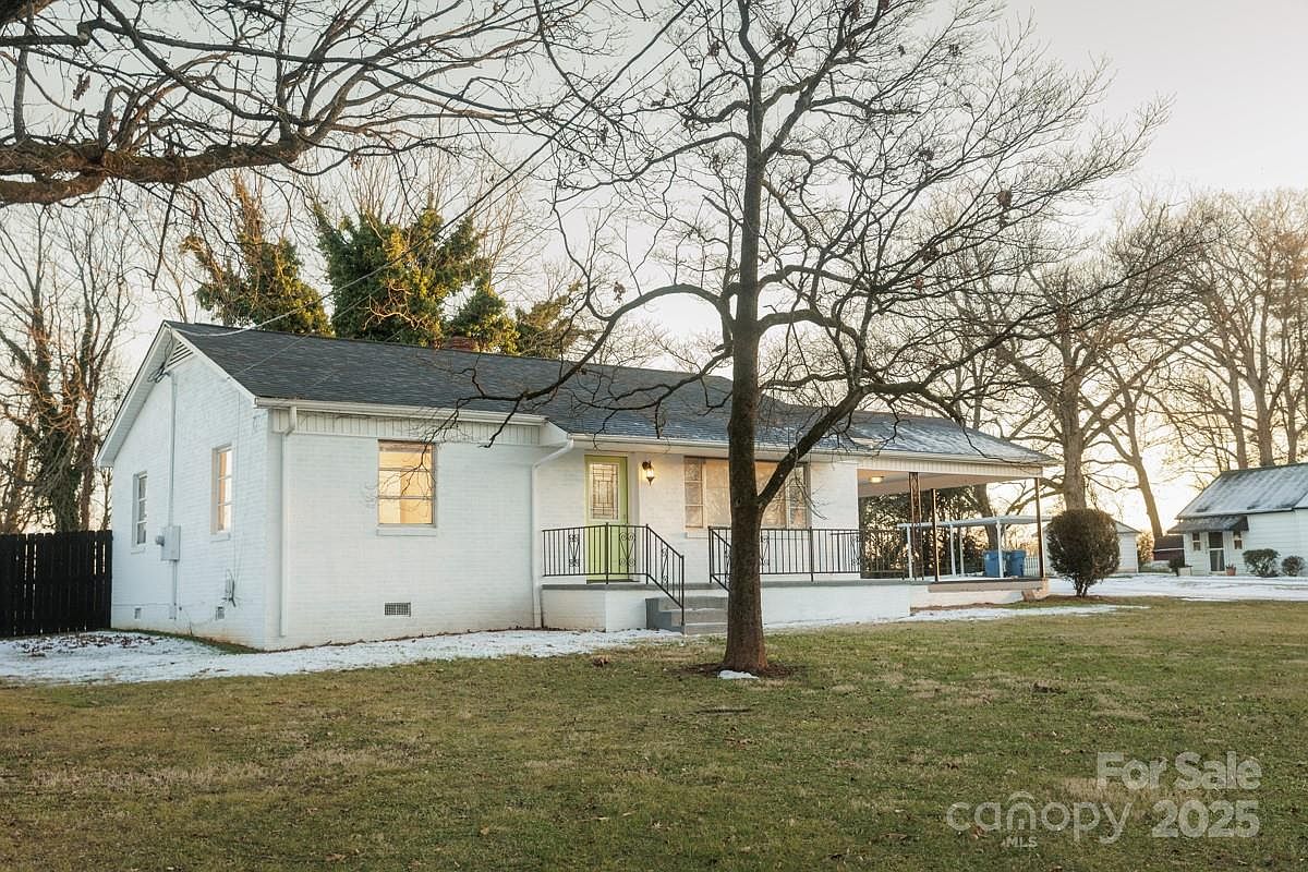 3069 W Main St, Claremont, NC 28610 | Zillow