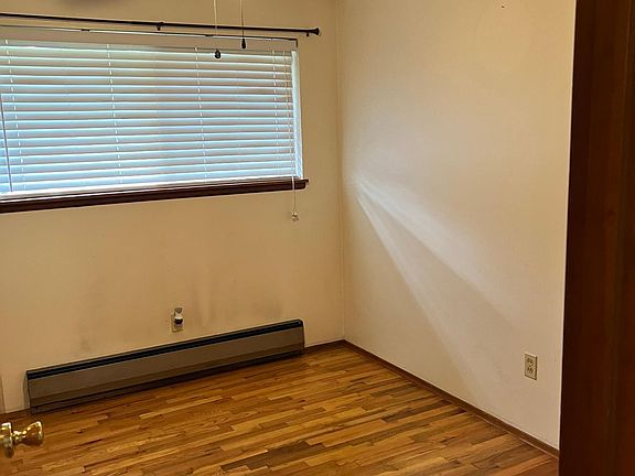 4th image of 9207 Yakima Ave