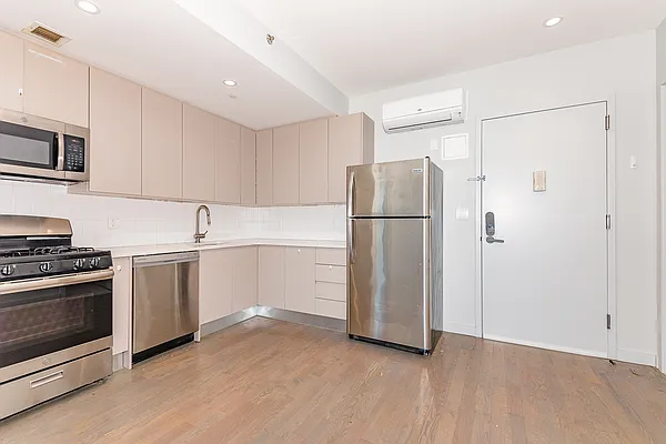 Rented by MySpaceNYC | media 27