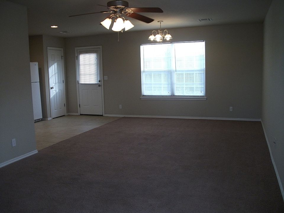 1st image of 935 Clearwater Cir