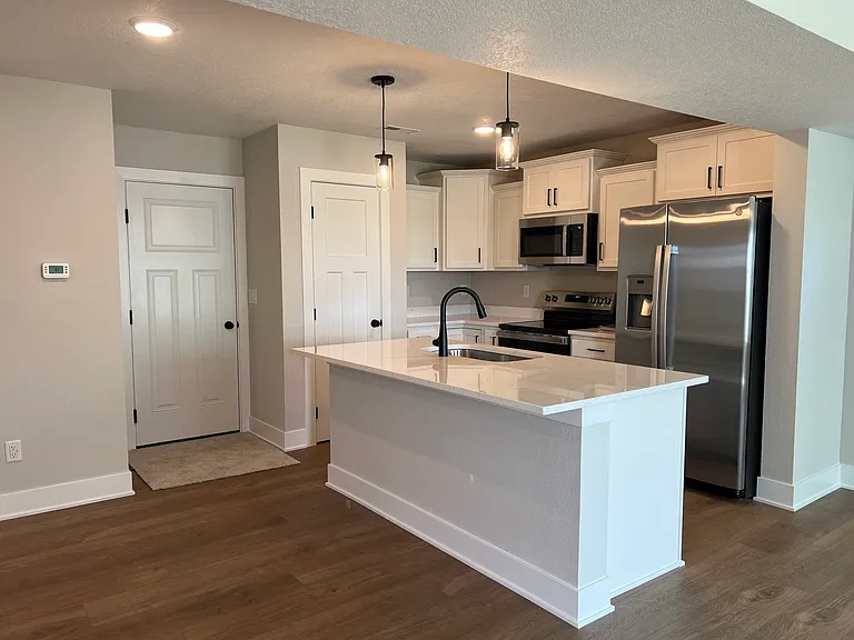 601 NE Hart Ln #1 — Photo 7