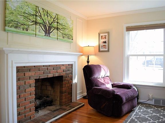 2nd image of 2588 Stoner Ave
