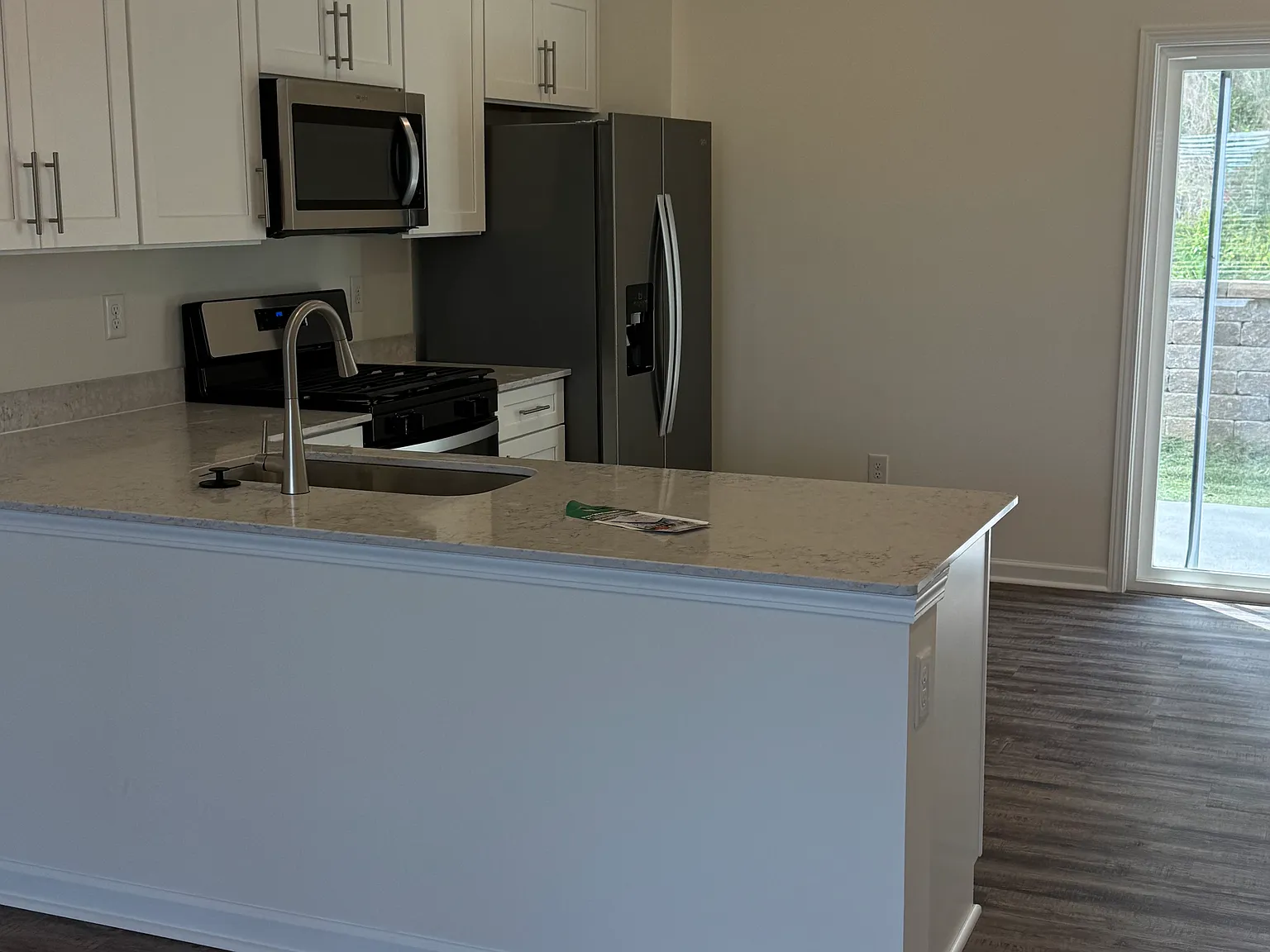 4 bed, 2.5 bath, 1900 sqft, $2,550 — Photo 4
