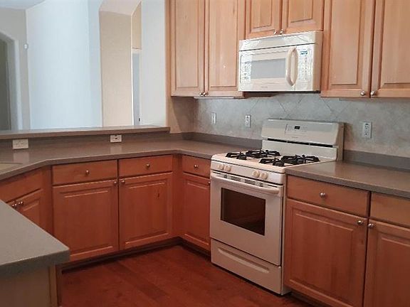 4th image of 2920 Hampton Pl