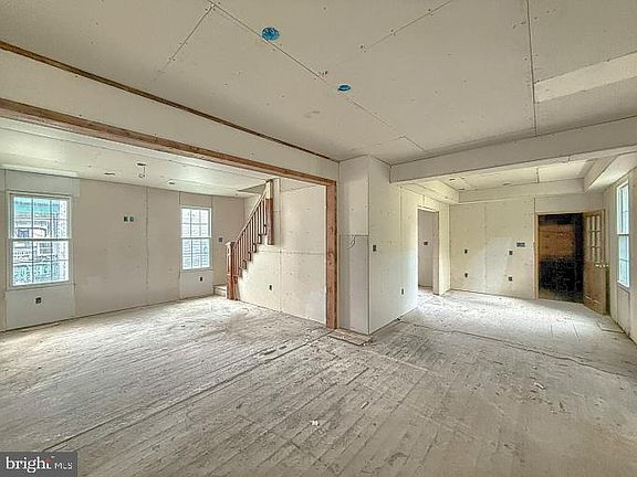 3rd image of 127 E Simpson St