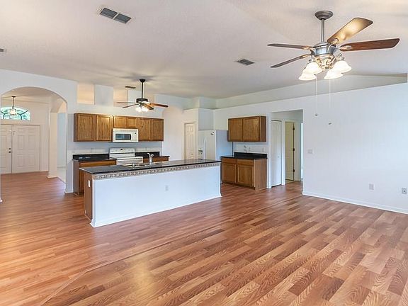 3rd image of 34 Barrington Dr