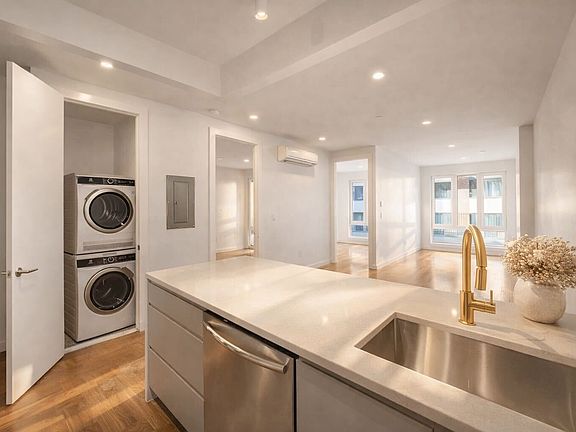 3rd image of 138-25 Barclay Ave #1