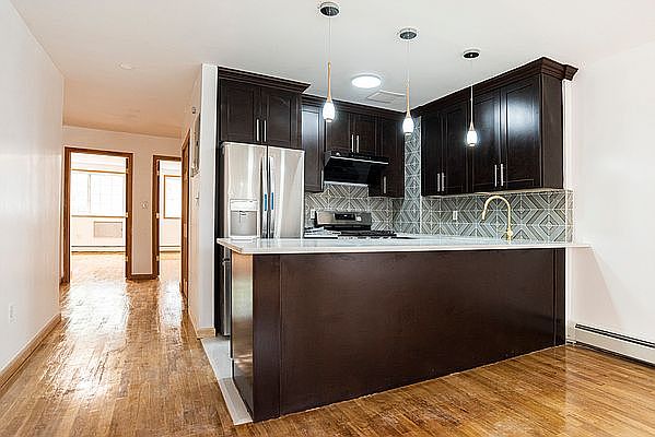 1st image of 29 Jefferson St #3
