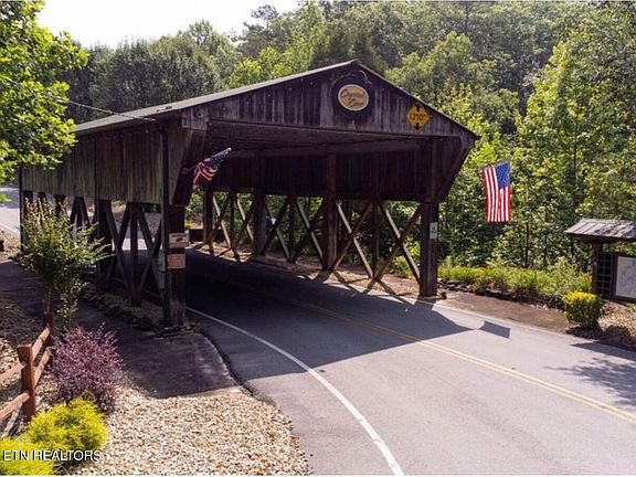 3rd image of 228 Crystal Springs Rd