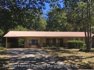 17 Magnolia Dr, Daleville, AL 36322