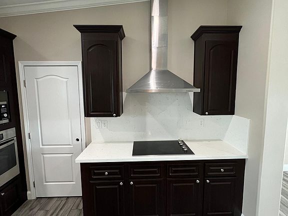 Electric cooktop and exhaust fan.