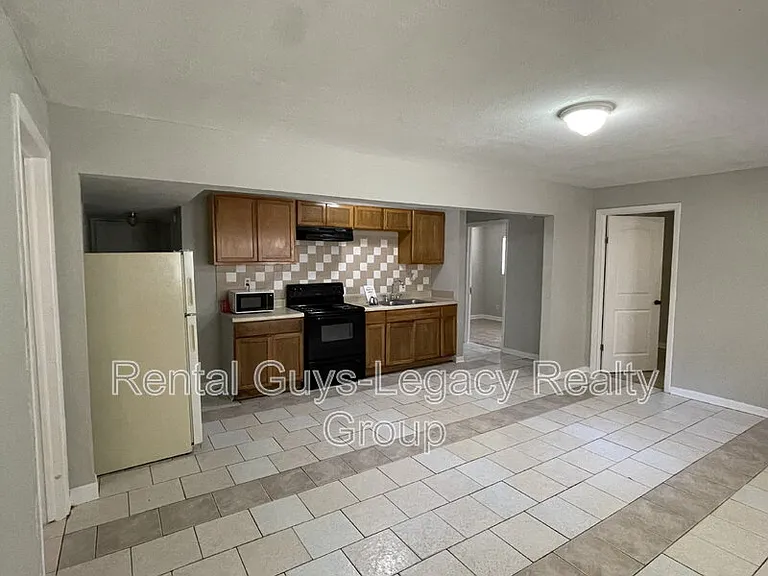 1738 Wright Ave #2 — Photo 3
