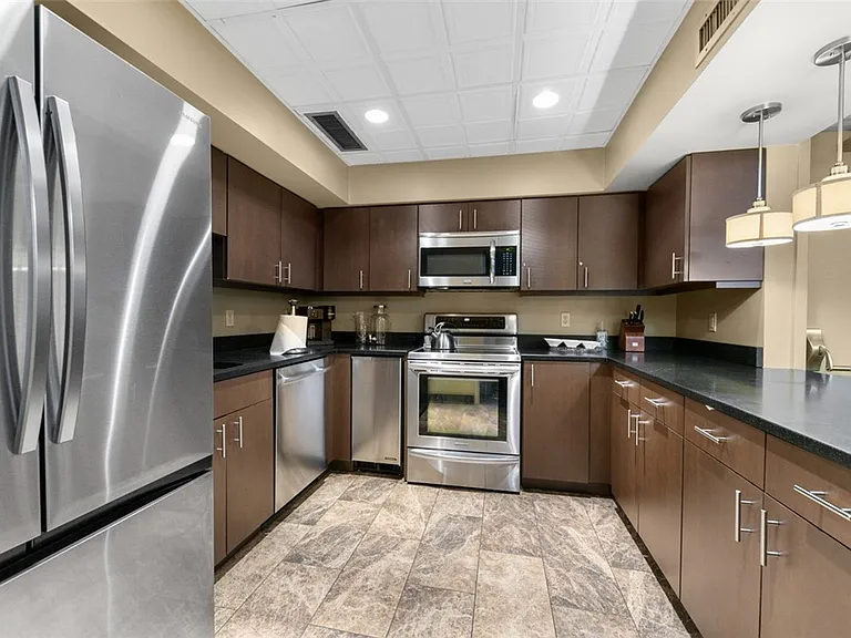 320 Fort Duquesne Blvd #8N — Photo 24