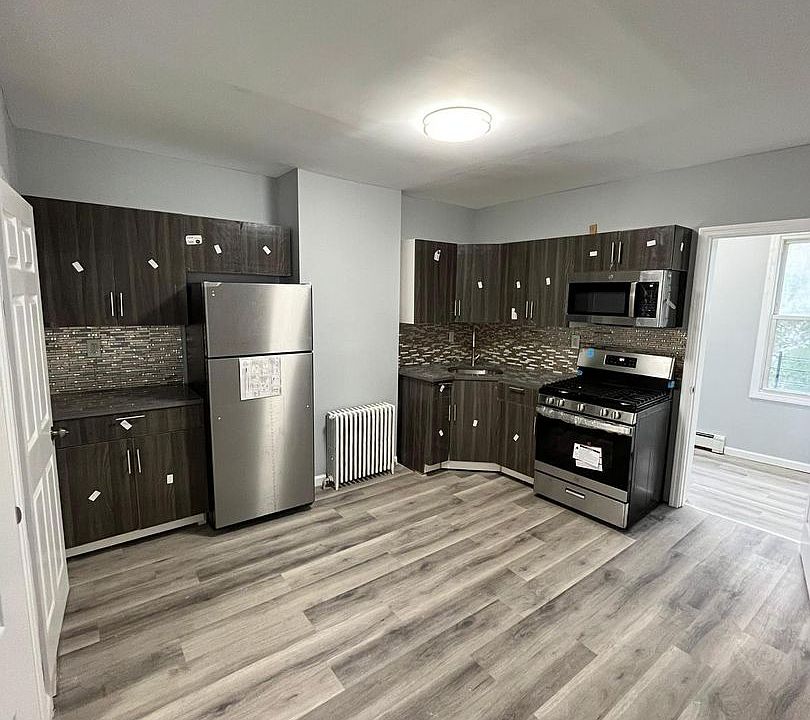 2nd image of 2886-2888 Fairfield Ave #2