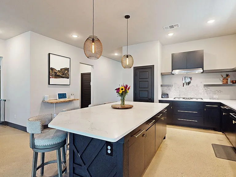 2504 Lazy Dog Ln — Photo 6