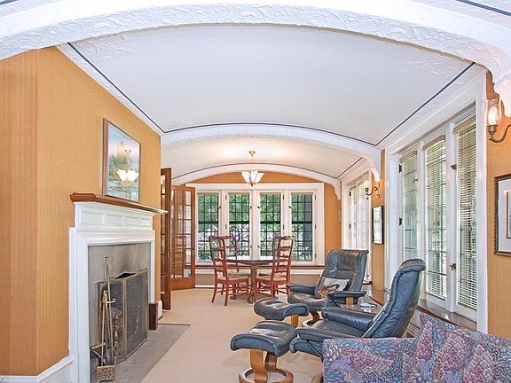 4th image of 2740 Fairmount Blvd