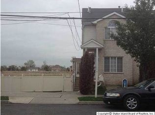 302 Slater Blvd, Staten Island, NY 10305