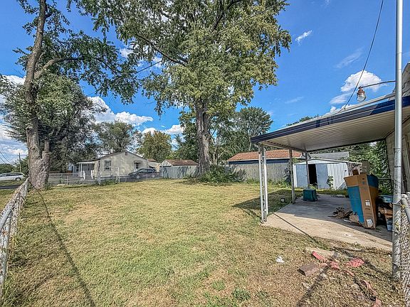 4th image of 2304 E Division St