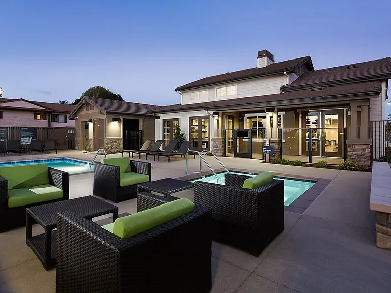 Poolside Lounge