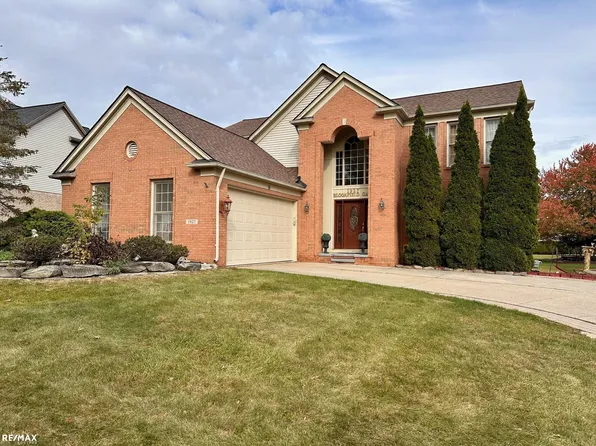 1927 Bloomfield Oaks Dr, West Bloomfield, MI 48324
