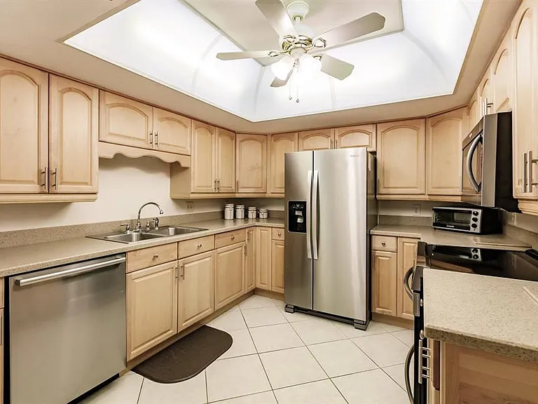 1255 E Peppertree Dr #306 — Photo 5