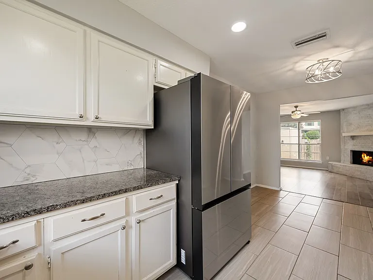 1 E Mountain Ln #MAIN — Photo 2