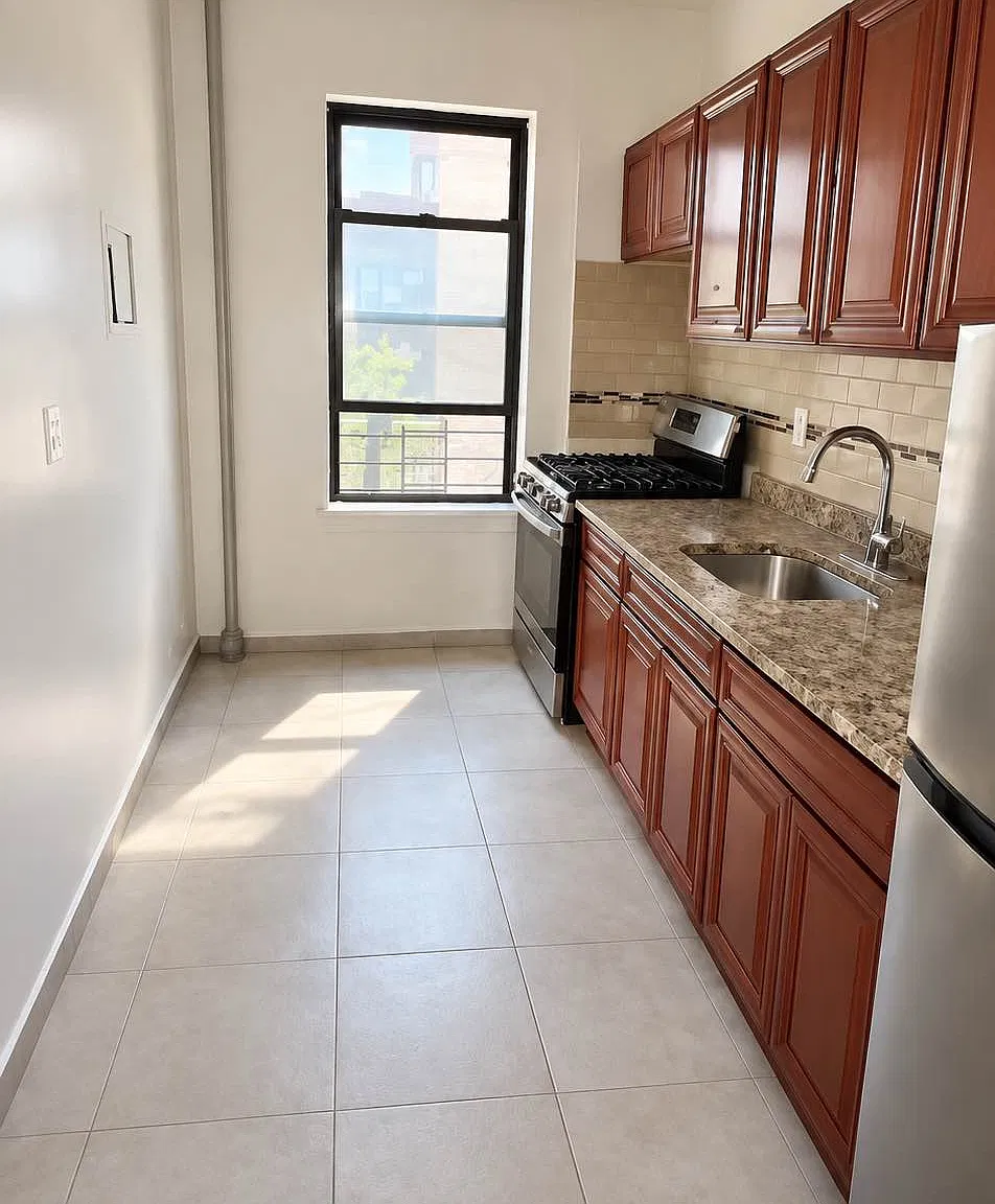 2855 Grand Concourse — Photo 2