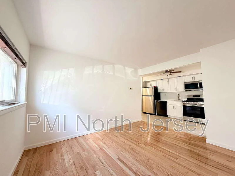1 bed, 1.0 bath, $1,850 — Photo 4