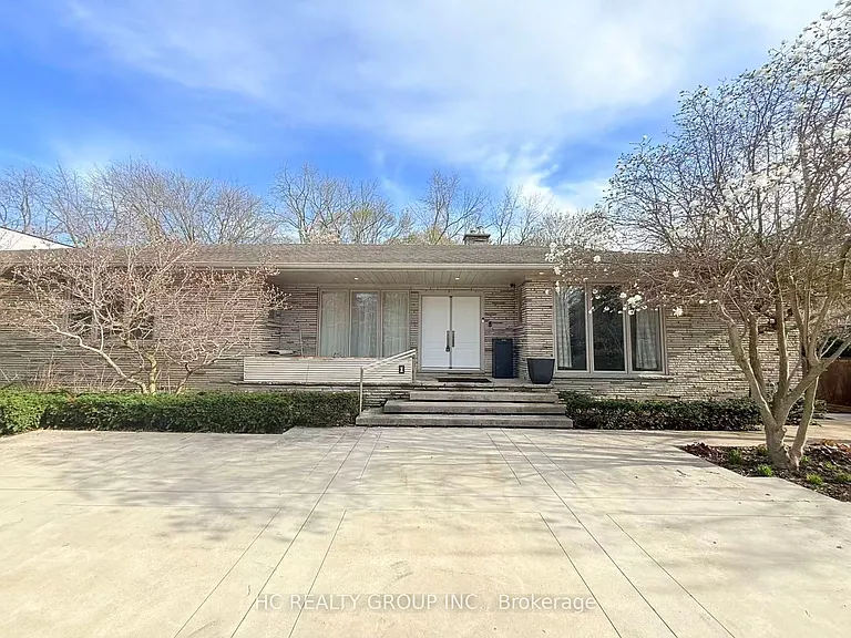 1 Tudor Gate — Photo 1