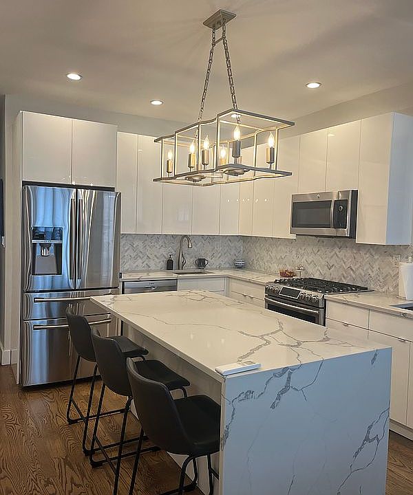 2nd image of 1205 Avenue