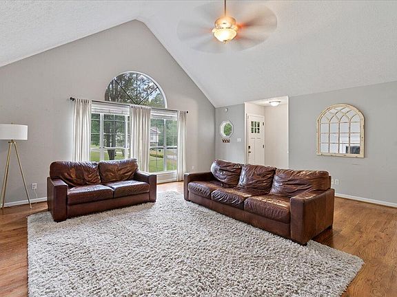 3rd image of 7001 Flagstone Dr