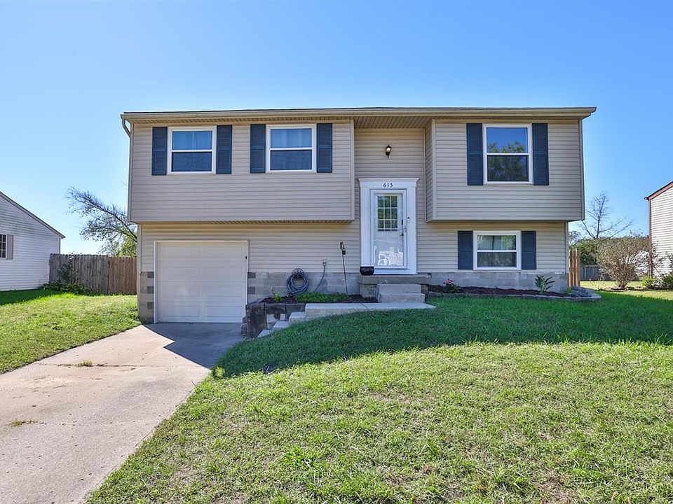 1st image of 615 Deerfield Dr