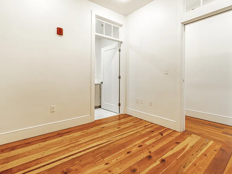 513 Conti St — Photo 7