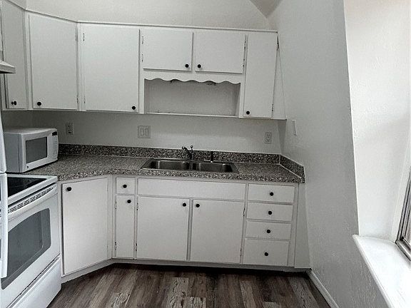 3rd image of 414 Holmes Ave