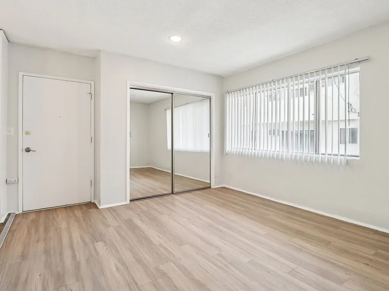 1275 Federal Ave — Photo 24