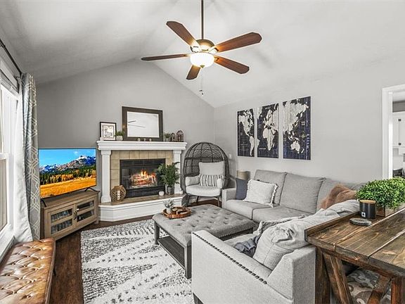 5th image of 1048 SW Twin Creek Dr